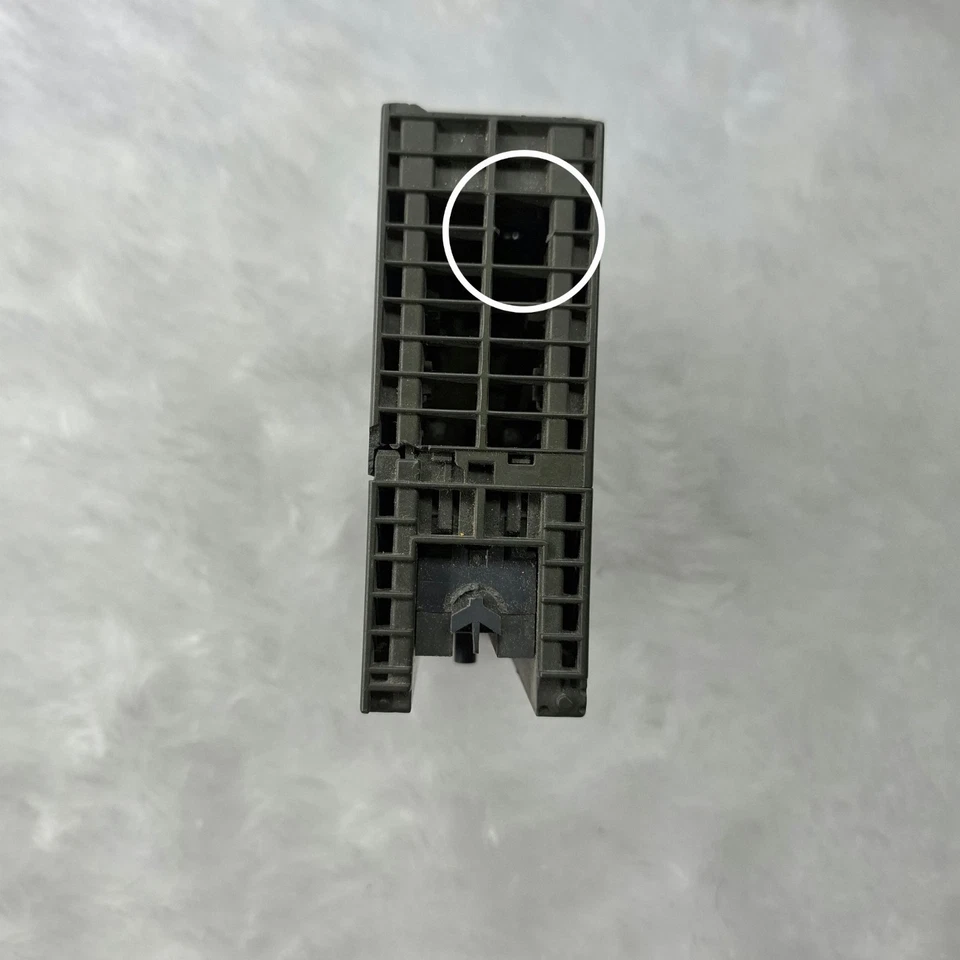 COSMETIC DAMAGED SIEMENS 6ES7 322-1BL00-0AA0 SIMATIC S7 6ES73221BL000AA0